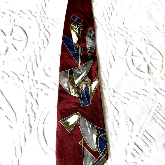 Men’s Elegant Burgundy and Silver Geometric Tie - Picture 1 of 7